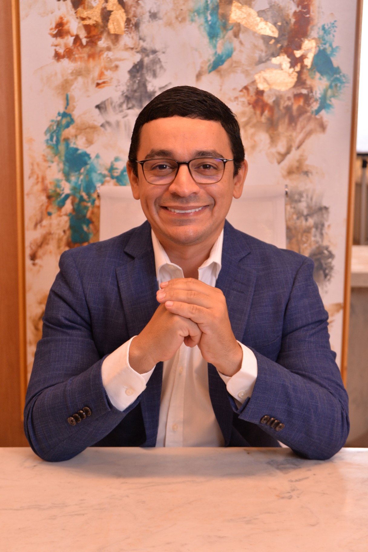 Dr. Airllan Alves em consultório
